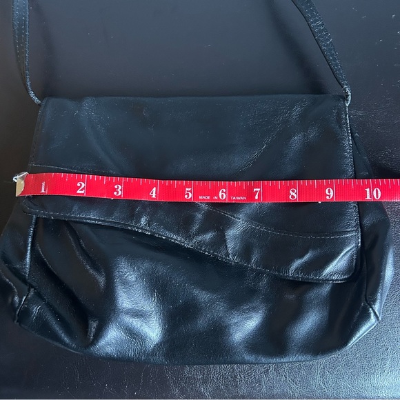 Vintage Black Leather Flap Closure Pouch Shoulder Bag - Picture 12 of 14